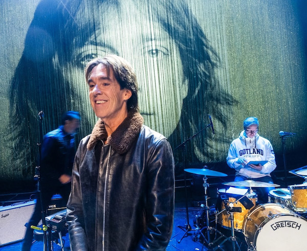 Пер Гессле на концерте памяти Пуга Ройефельдта